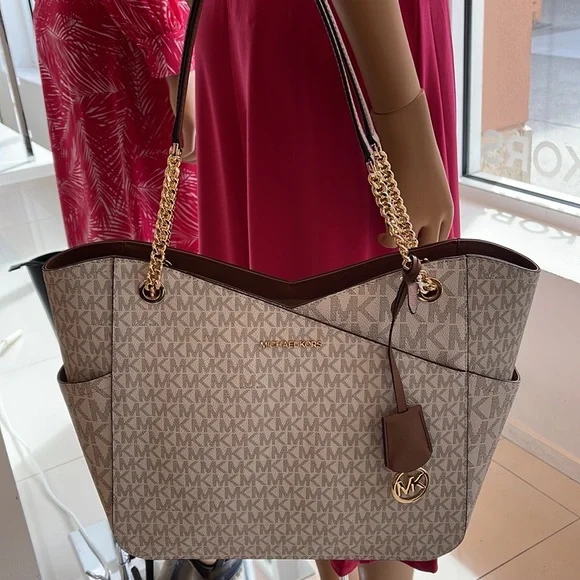 Michael Kors Jet Set Travel Large Chained Tote Shoulder Bag MK Vanilla 
NWT - Picture 15 of 16